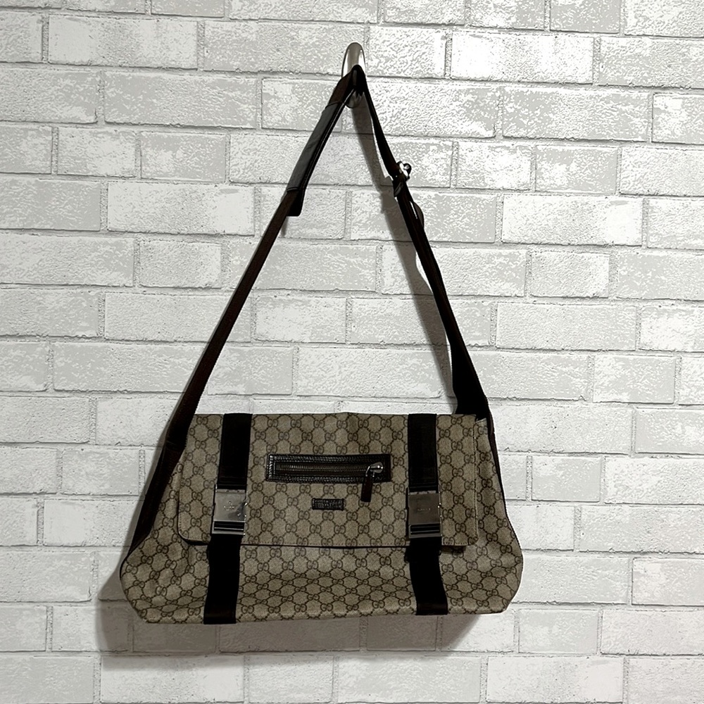 w 16”shoulders strap drop max 25.5” h 11.5”. Shoulders strap minimum 10” d 7.2”